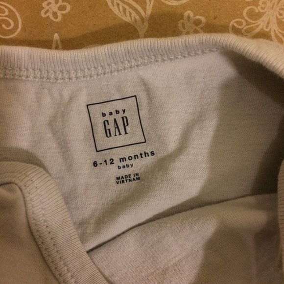 [GAP] two boy’s bodysuit 6-12months - Picture 5 of 6